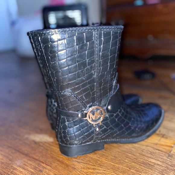 Rainboots - Picture 2 of 3